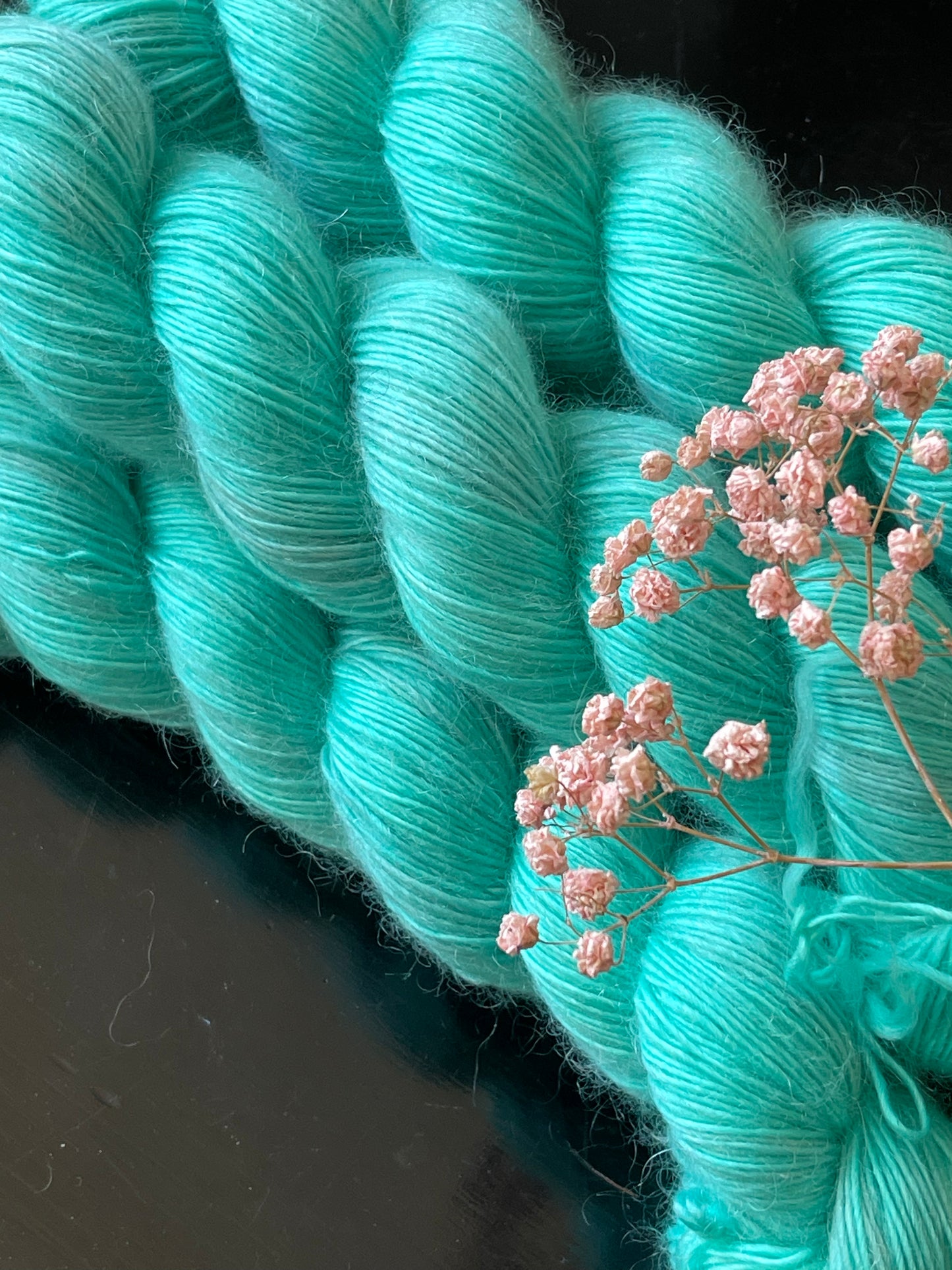 Bellezza Single Fingering Aqua Viva