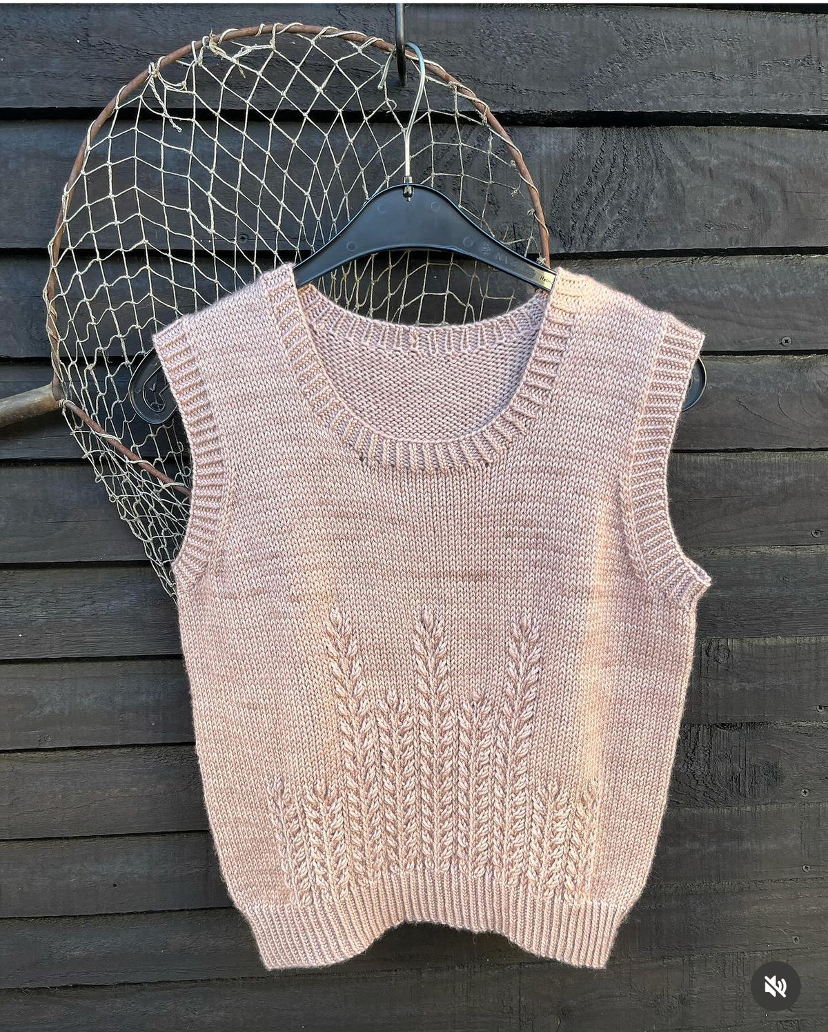 Détail texture laine Cybele DK mérinos nylon coloris beige naturel Café Latté Wooliette