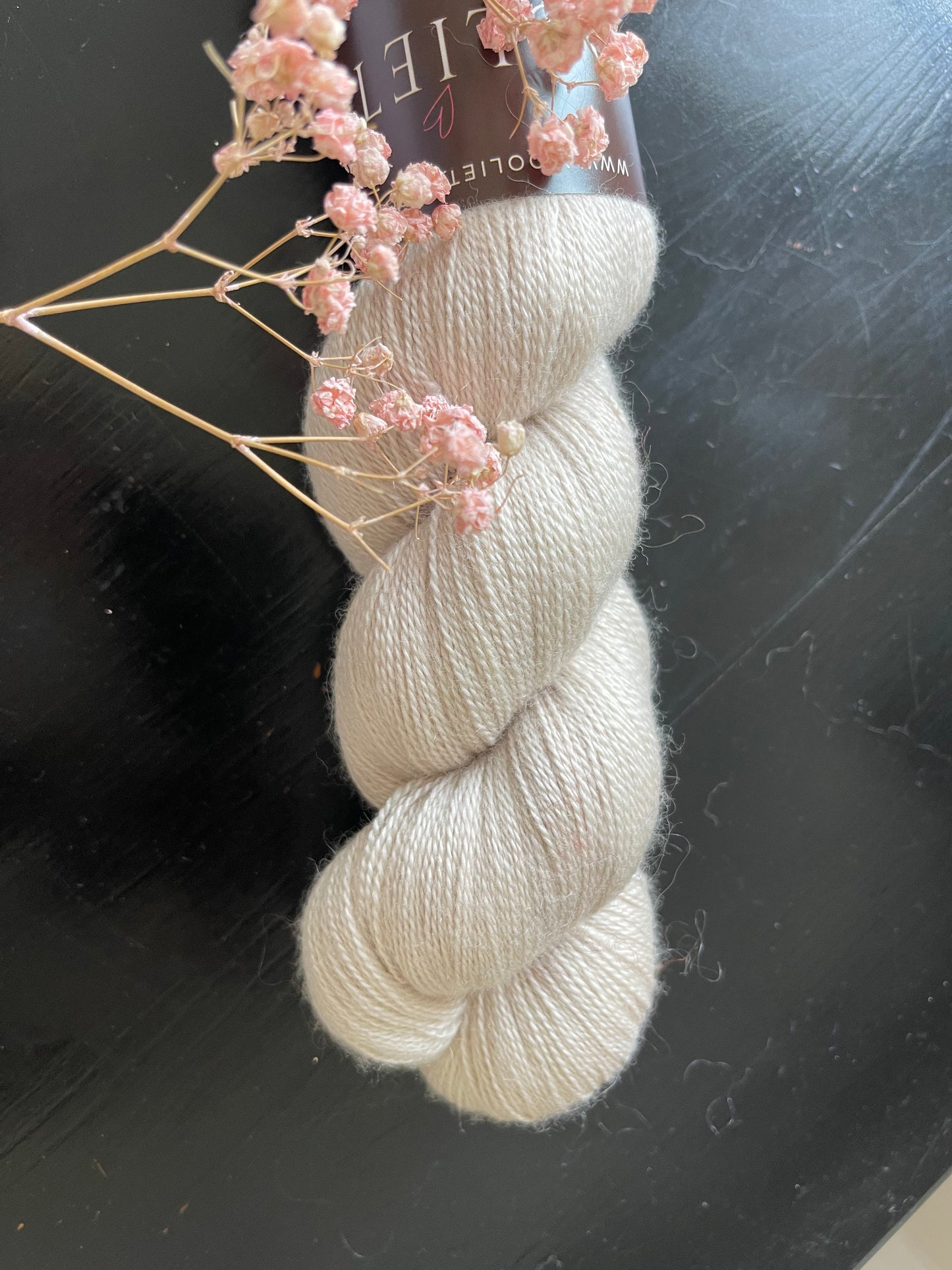 Détail texture Silky Lace mérinos soie coloris beige pâle Tender Wooliette