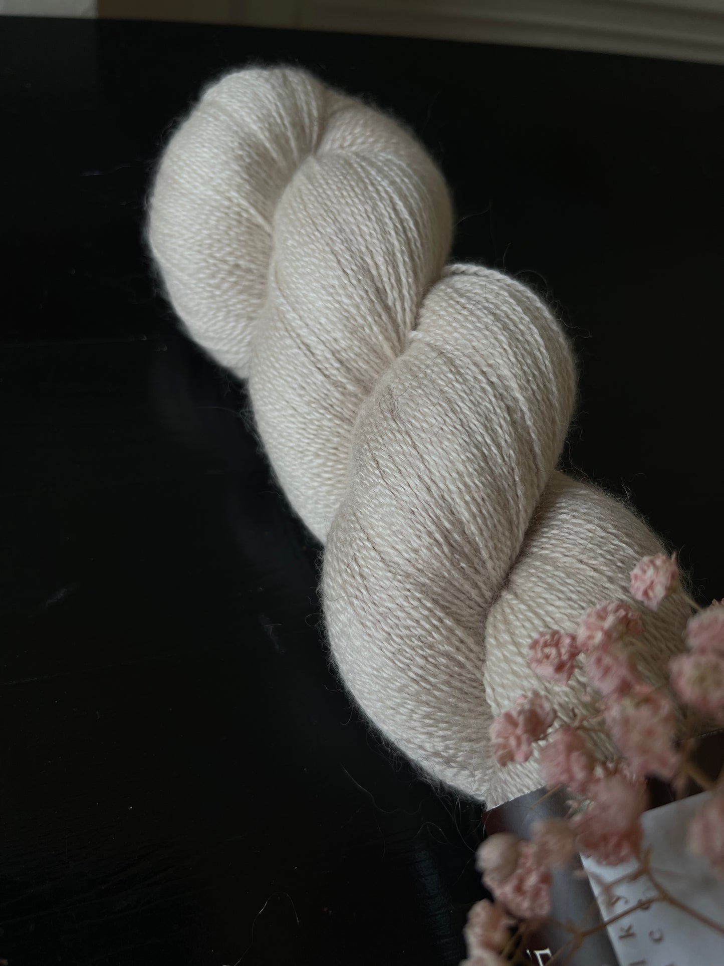 Écheveau laine dentelle mérinos soie Café Latté 100g 800m beige lin crémeux Wooliette