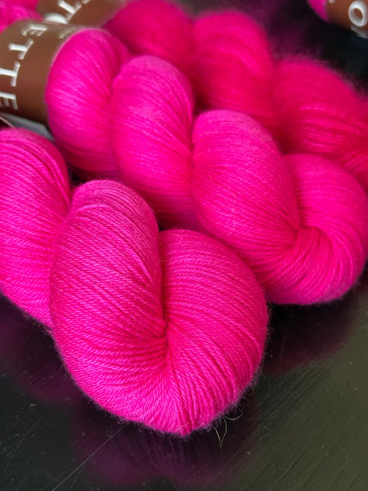 Echeveaux laine Wooliette, coloris Berry Velvet , rose framboise lumineux