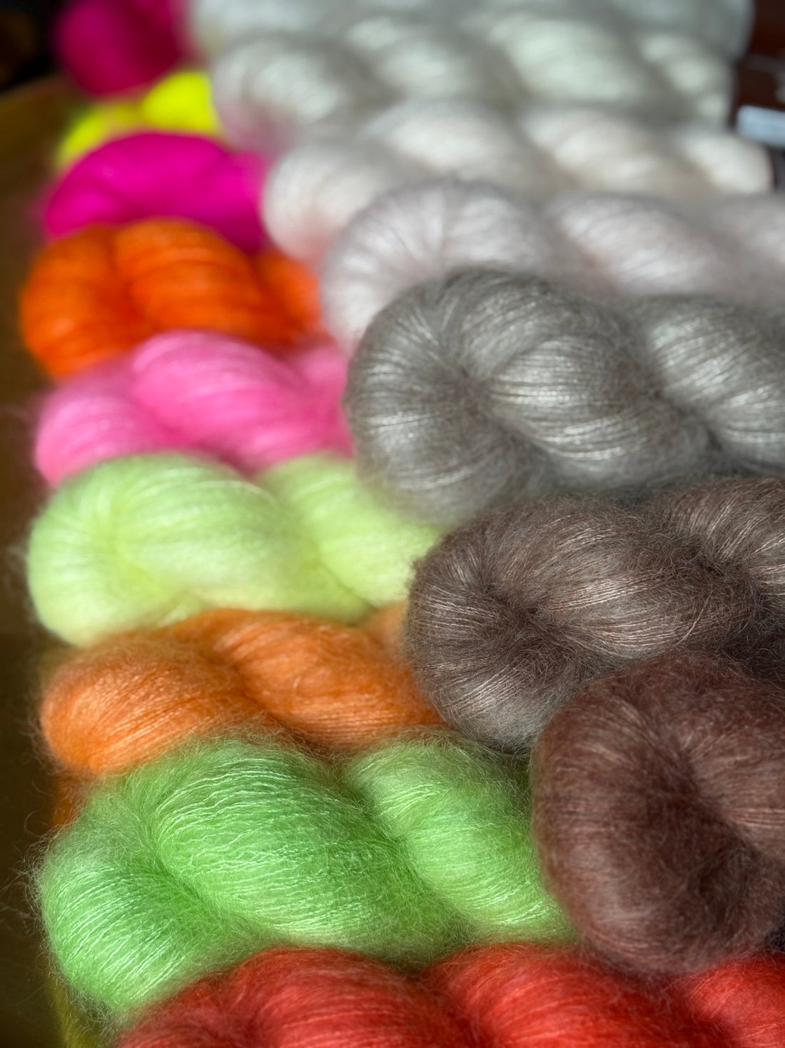 Comment tricoter le mohair : guide complet pour un tricot tout en douceur