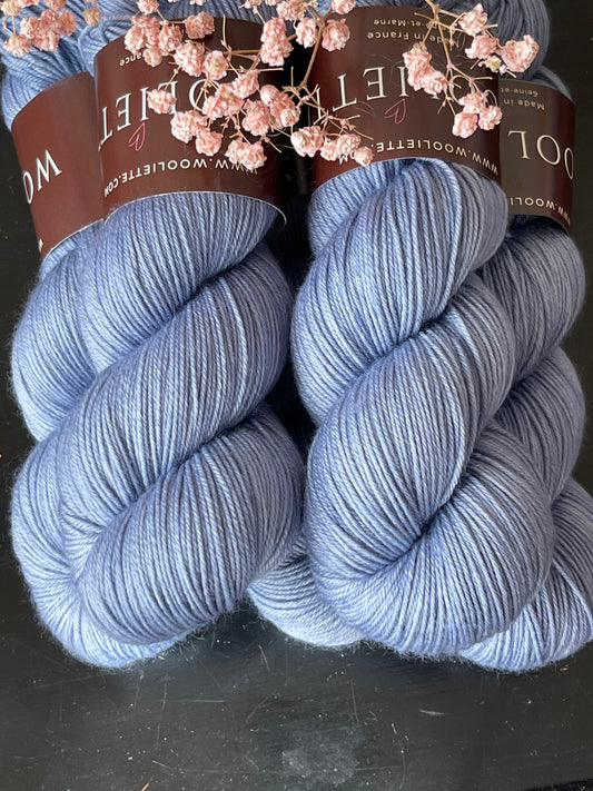 Laine Cybele Fingering mérinos nylon Pop Blue bleu jean teinte main Wooliette