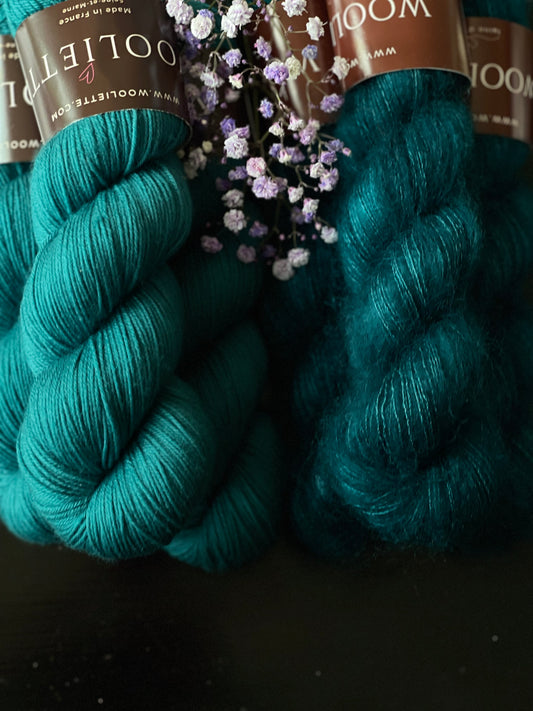 Laine Cybele Fingering mérinos nylon Brocéliande bleu canard avec écheveau Doucette mohair même coloris Wooliette