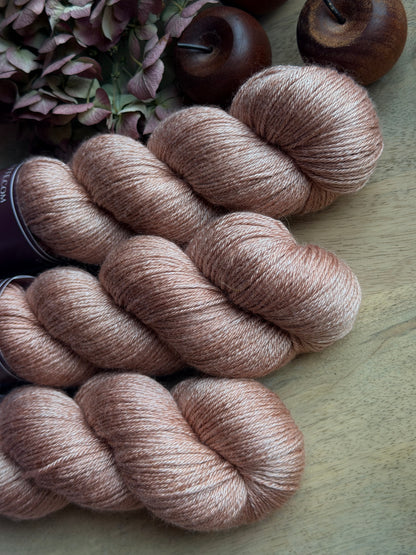 Ornella Fingering Brume de châtaigne – Fil BFL Soie | Wooliette