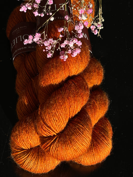 Laine Yalux Fingering mérinos soie yak Spicy orange épicé teinte main Wooliette