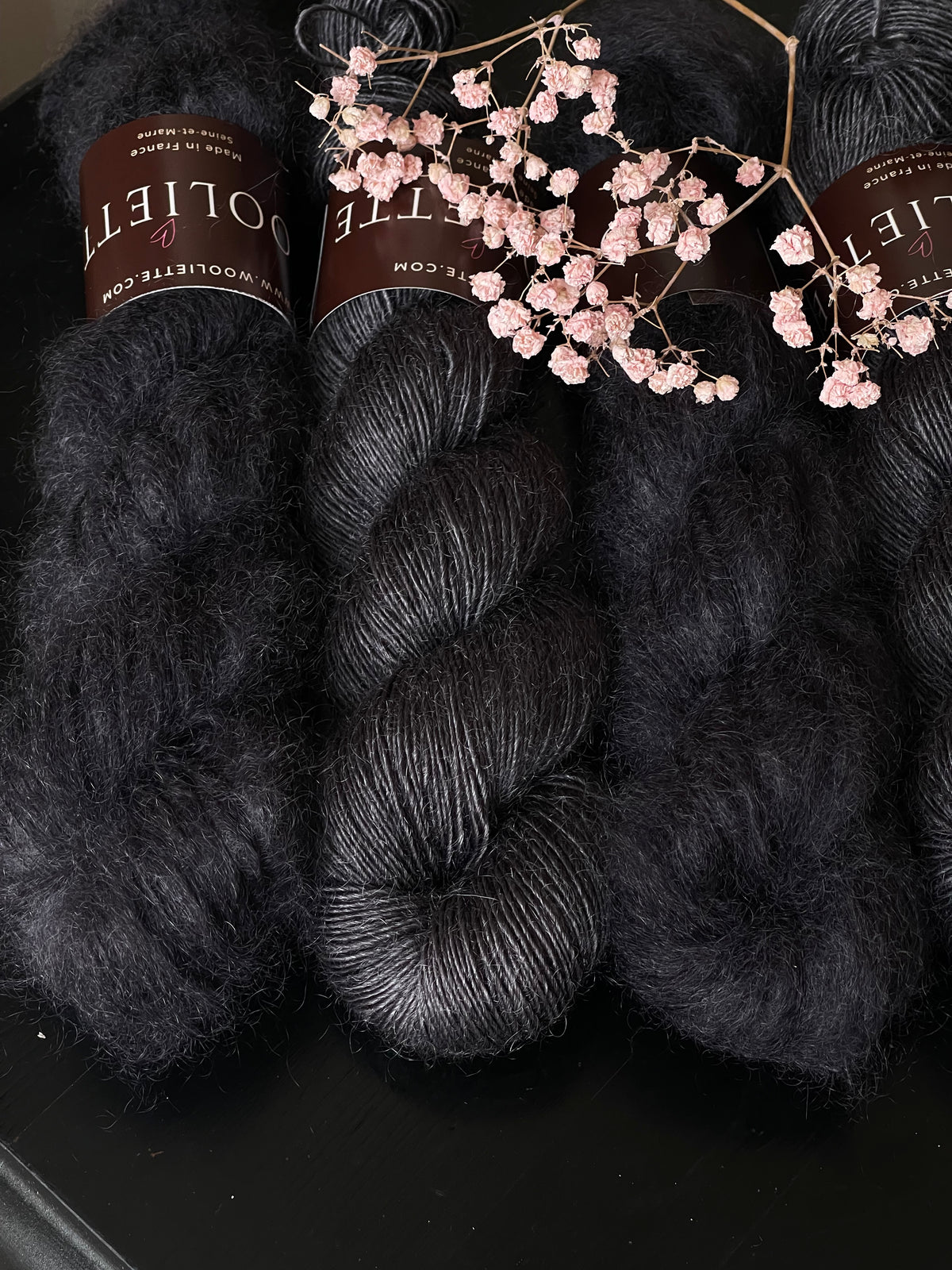 Écheveau laine single mérinos mohair fingering Blacklisted 100g 400m noir anthracite Wooliette