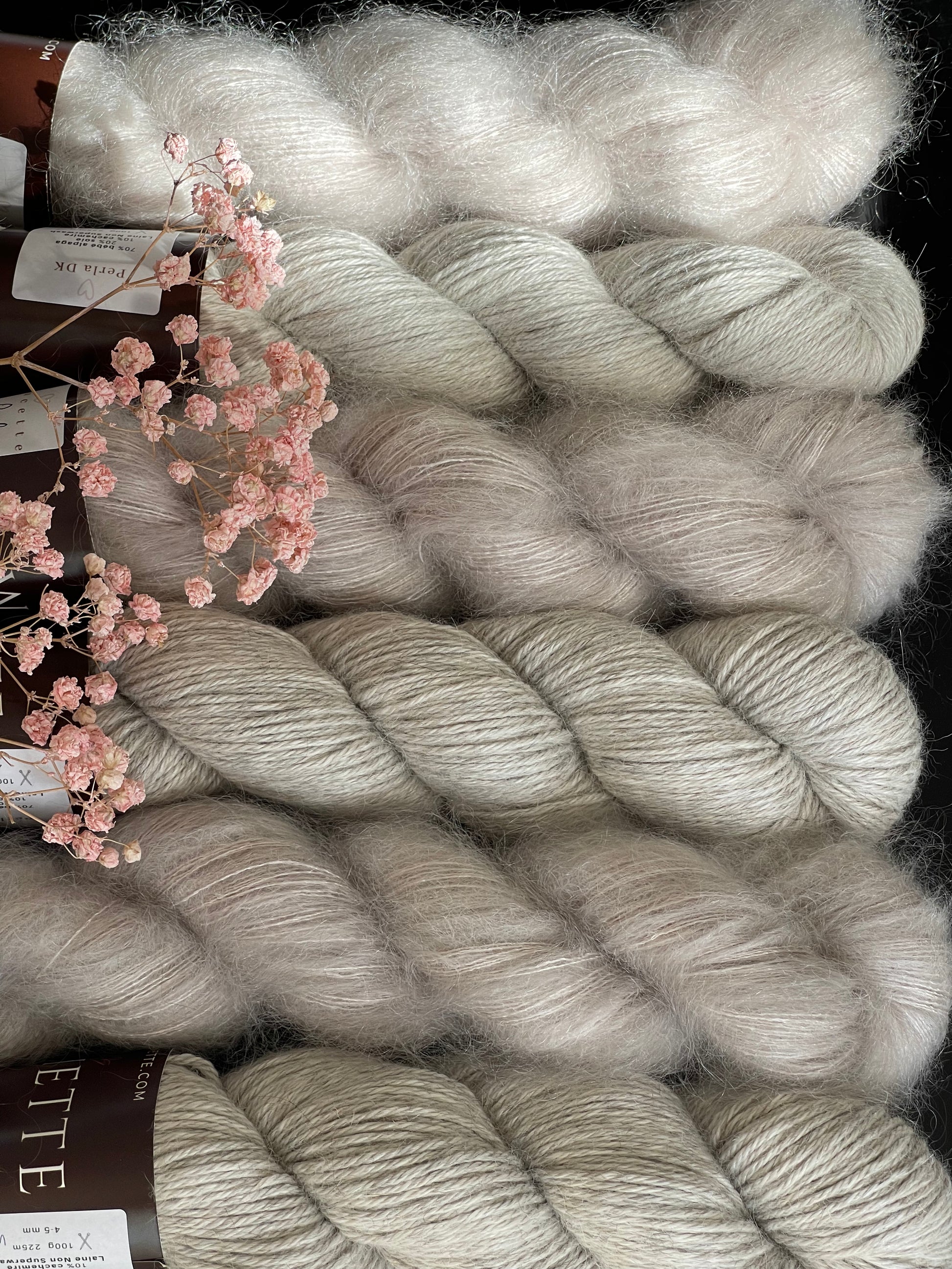 Écheveau laine alpaga soie cachemire DK écrue Plume 100g 225m gris clair non teinte Wooliette