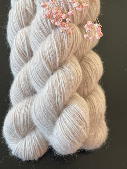Écheveau laine bébé alpaga nylon DK Tender 100g 255m beige clair nude Wooliette