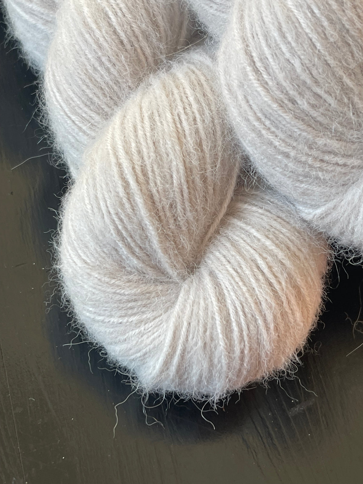 Laine Annabelle DK bébé alpaga nylon Tender beige très clair teinte main Wooliette