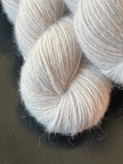 Laine Annabelle DK bébé alpaga nylon Tender beige très clair teinte main Wooliette
