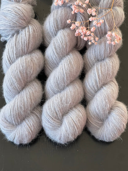 Laine Annabelle DK bébé alpaga nylon Minnie gris clair teinte main Wooliette