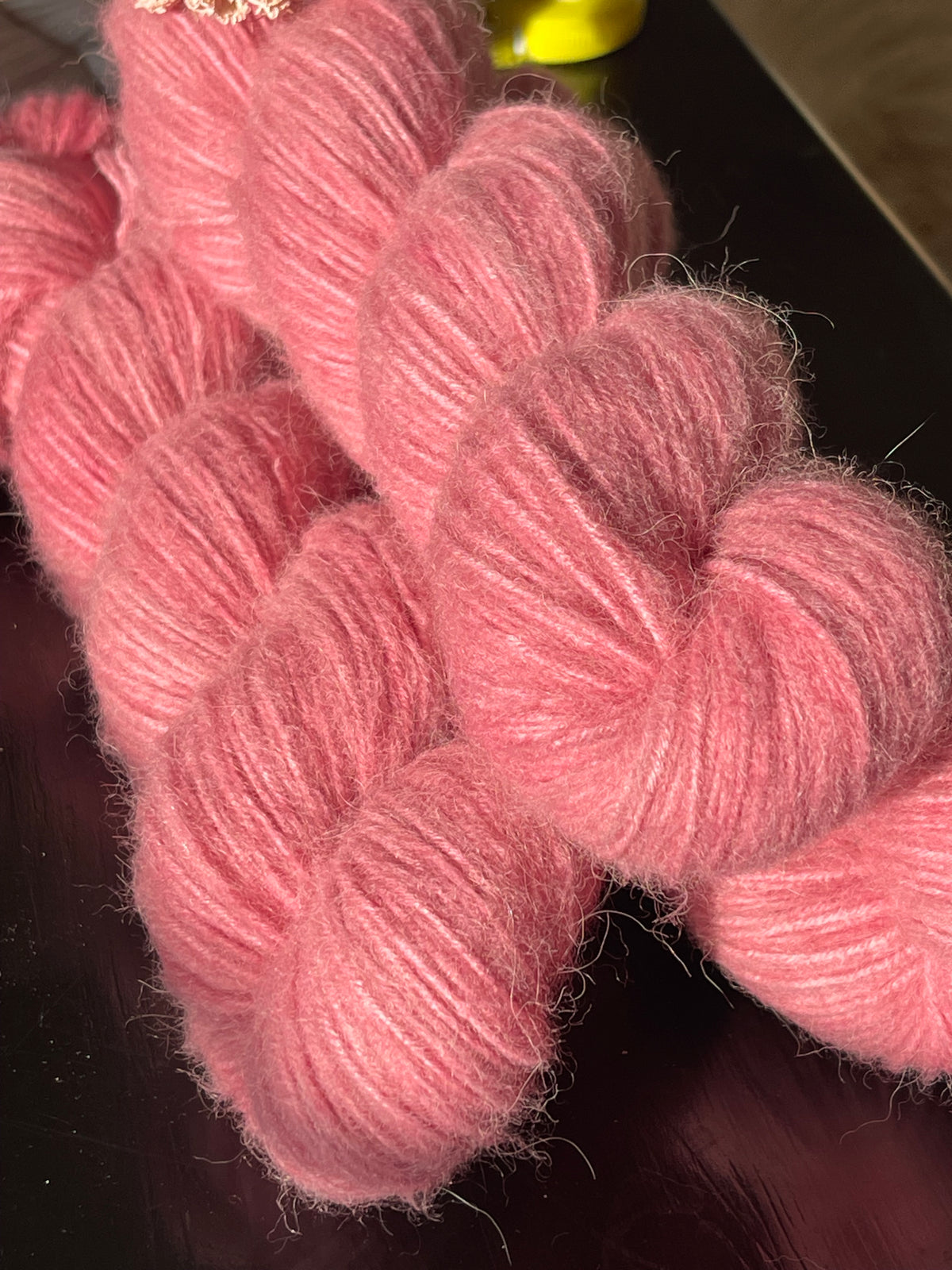 Écheveau laine bébé alpaga nylon DK Sweetie 100g 255m rose pivoine soutenu Wooliette