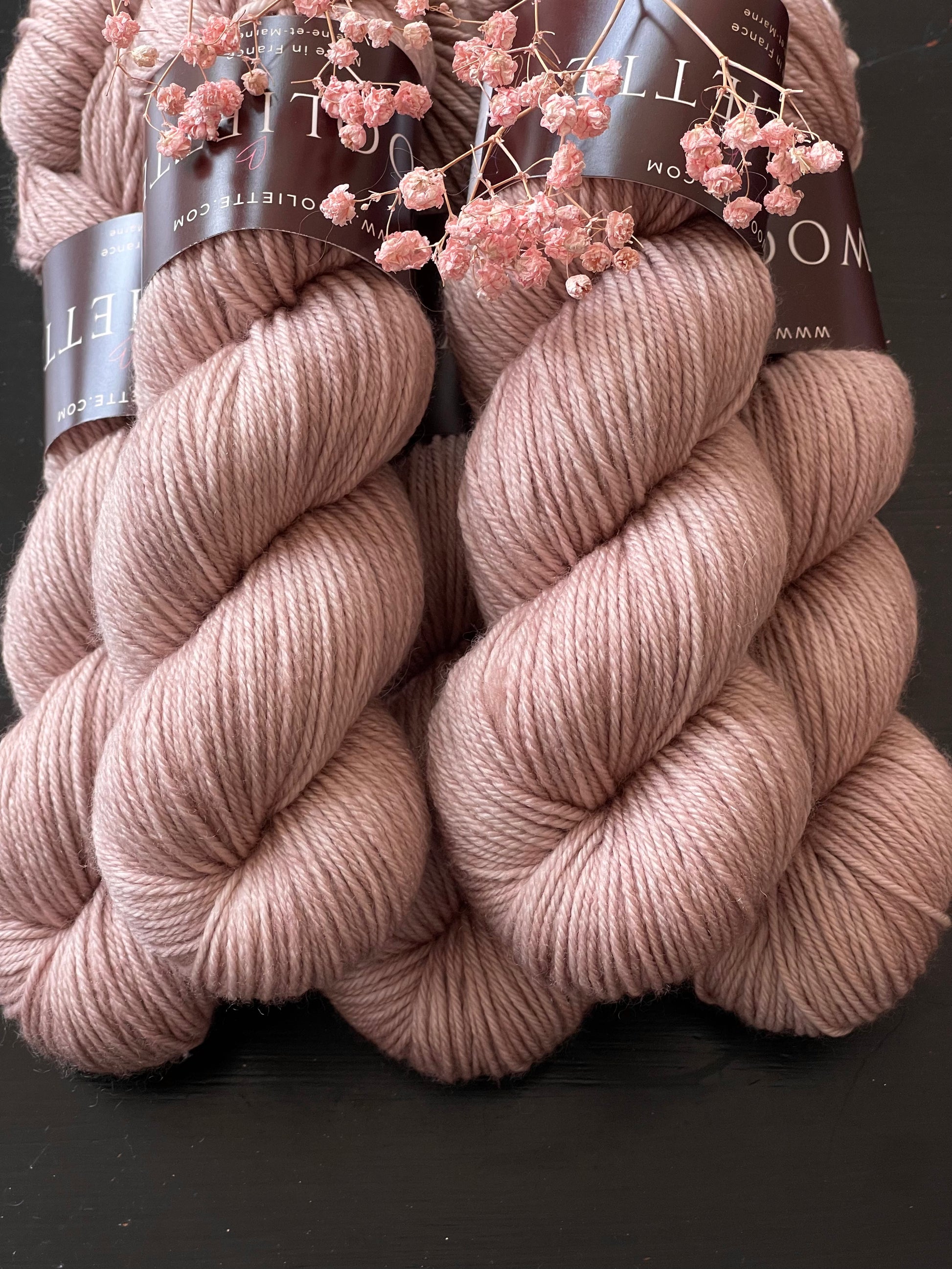 Écheveau laine mérinos cachemire nylon DK Mars et Vénus 100g 212m bois rosé clair Wooliette