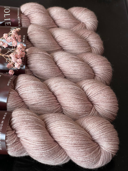 Laine MCN DK mérinos cachemire nylon Mars et Vénus bois rosé teinte main Wooliette