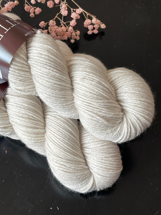 Laine MCN DK mérinos cachemire nylon Perle gris clair teinte main Wooliette