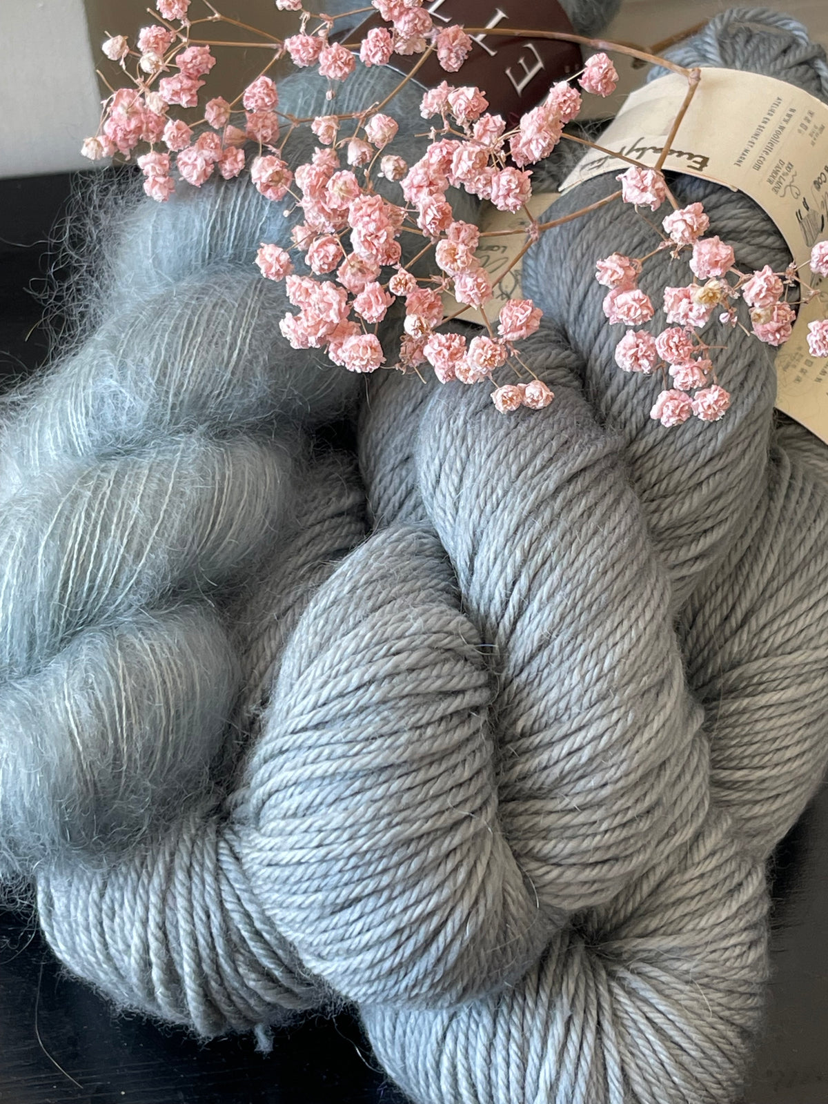 Laine MCN DK mérinos cachemire nylon Eucalyptus vert-gris teinte main Wooliette