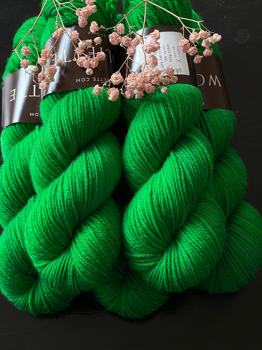 Laine MCN DK mérinos cachemire nylon Verde vert vif teinte main Wooliette