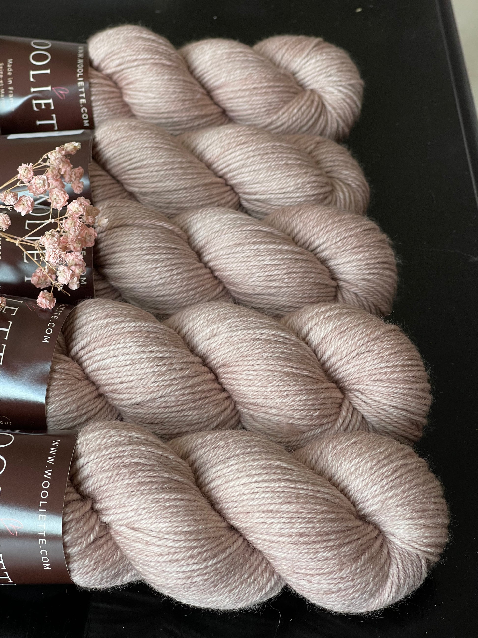 Laine Cybele DK mérinos nylon Mars et Vénus bois rosé teinte main Wooliette