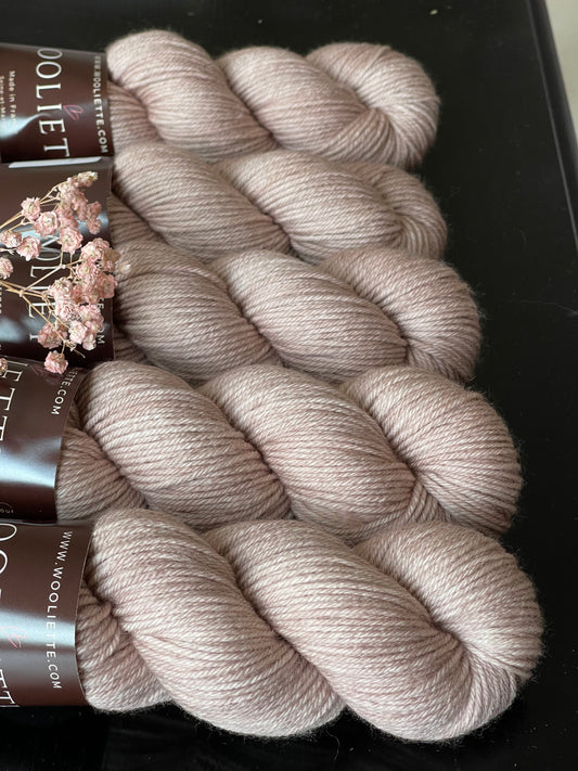 Laine Cybele DK mérinos nylon Mars et Vénus bois rosé teinte main Wooliette