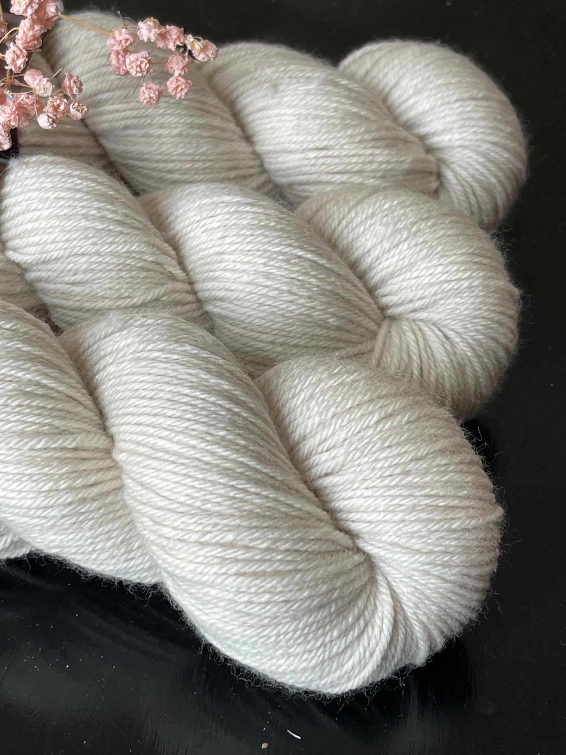 Écheveau laine mérinos nylon DK Perle 100g 220m gris perle Wooliette