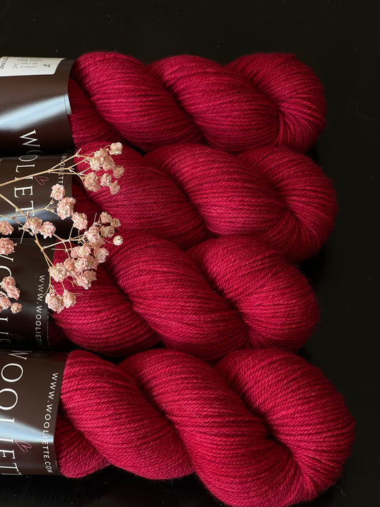 Laine Cybele DK mérinos nylon Burlesque rouge cerise teinte main Wooliette