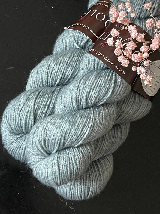 Laine Cybele DK mérinos nylon Eucalyptus vert-gris teinte main Wooliette