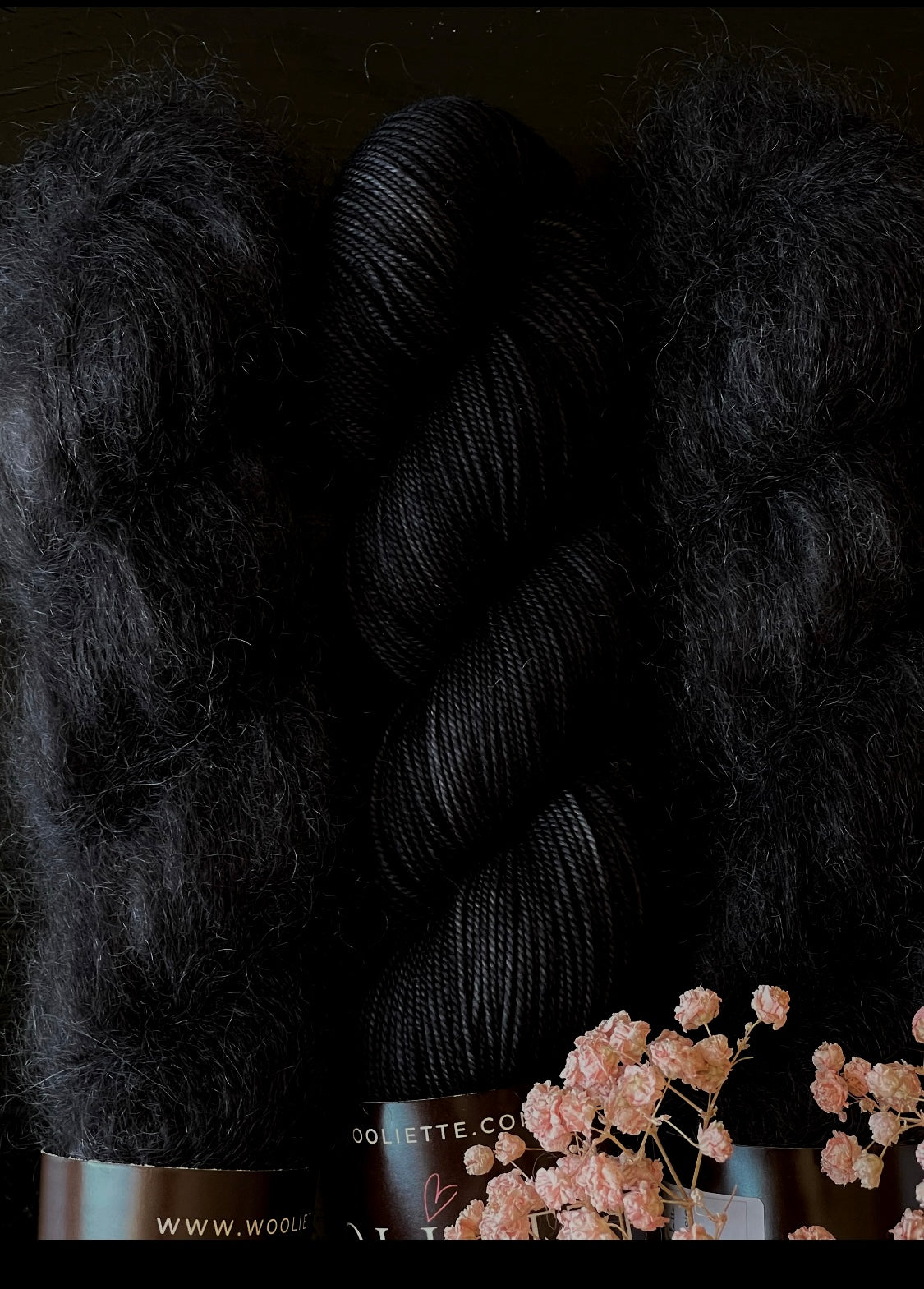 Détail texture Doucette kid mohair soie halo vaporeux coloris noir Onyx Wooliette