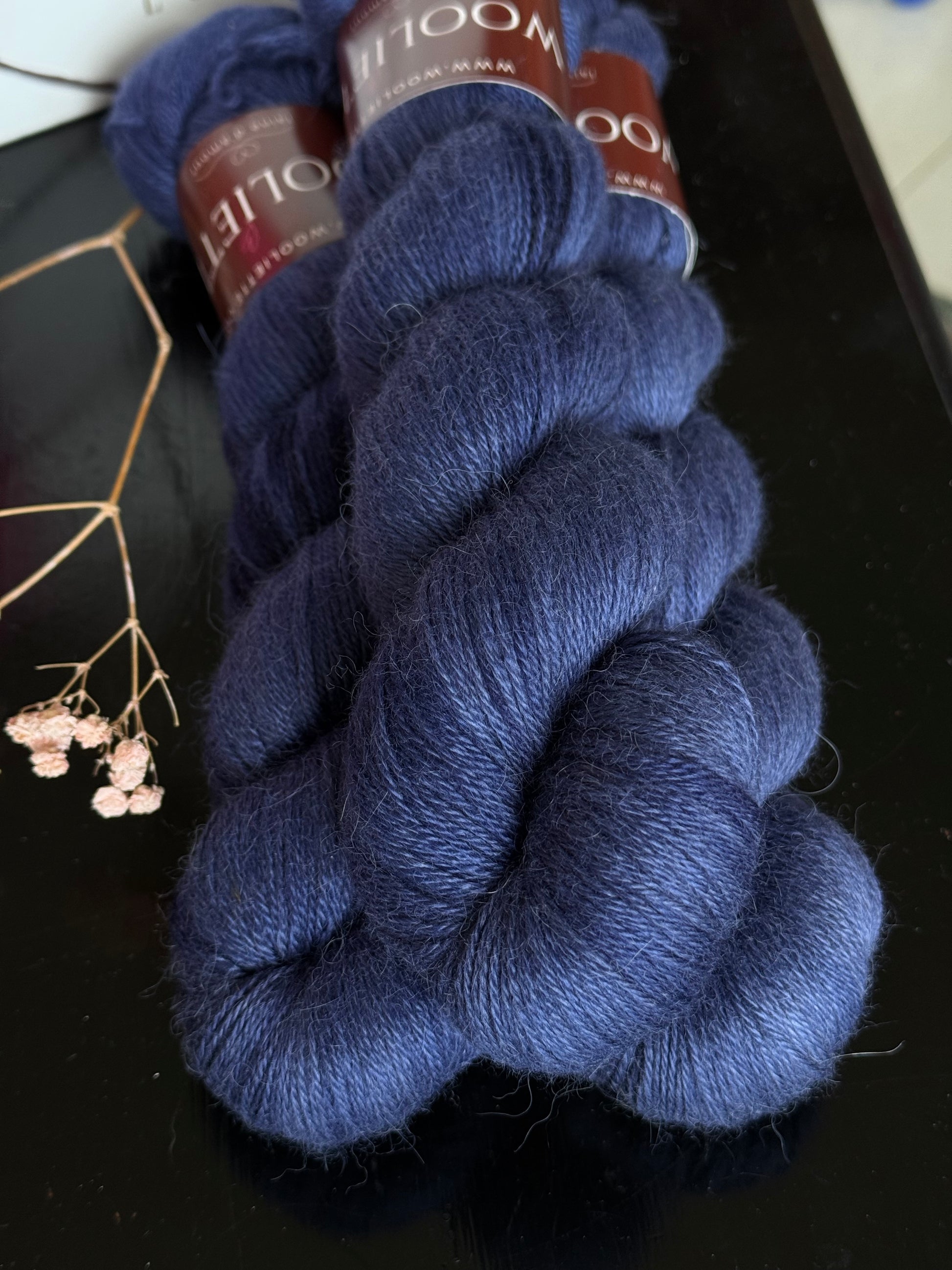 Laine de luxe alpaga cachemire et soie fingering bleu lavande France Wooliette