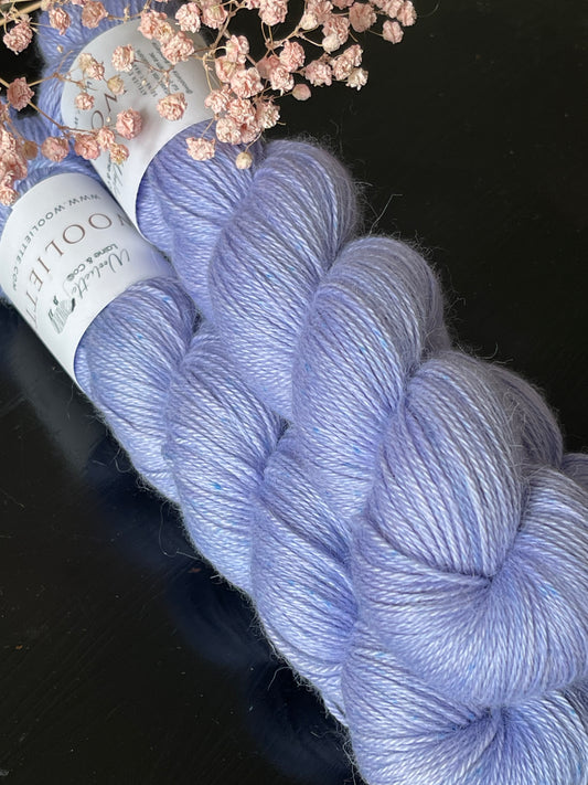Laine Perla Fingering bébé alpaga soie cachemire Hortensia bleu lavande teinte main Wooliette