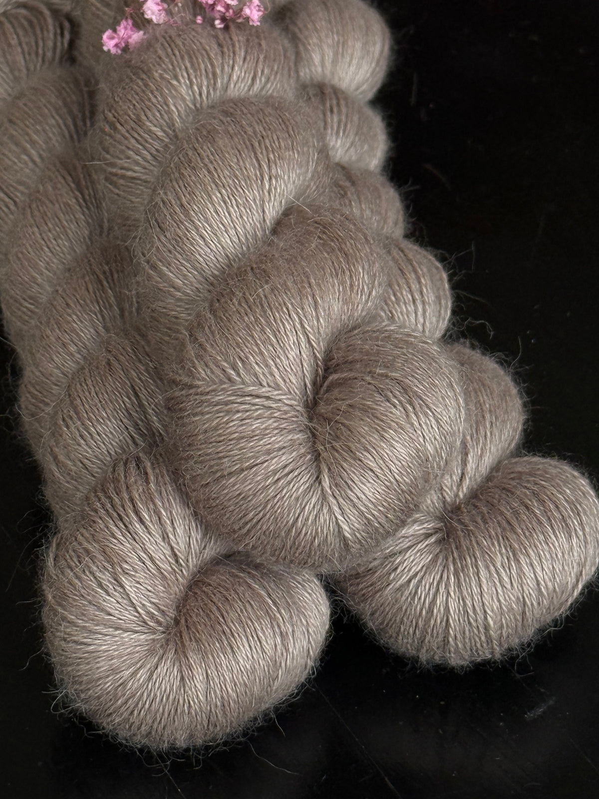 Écheveau laine alpaga soie cachemire fingering Moonlight 100g 400m brun clair noisette Wooliette