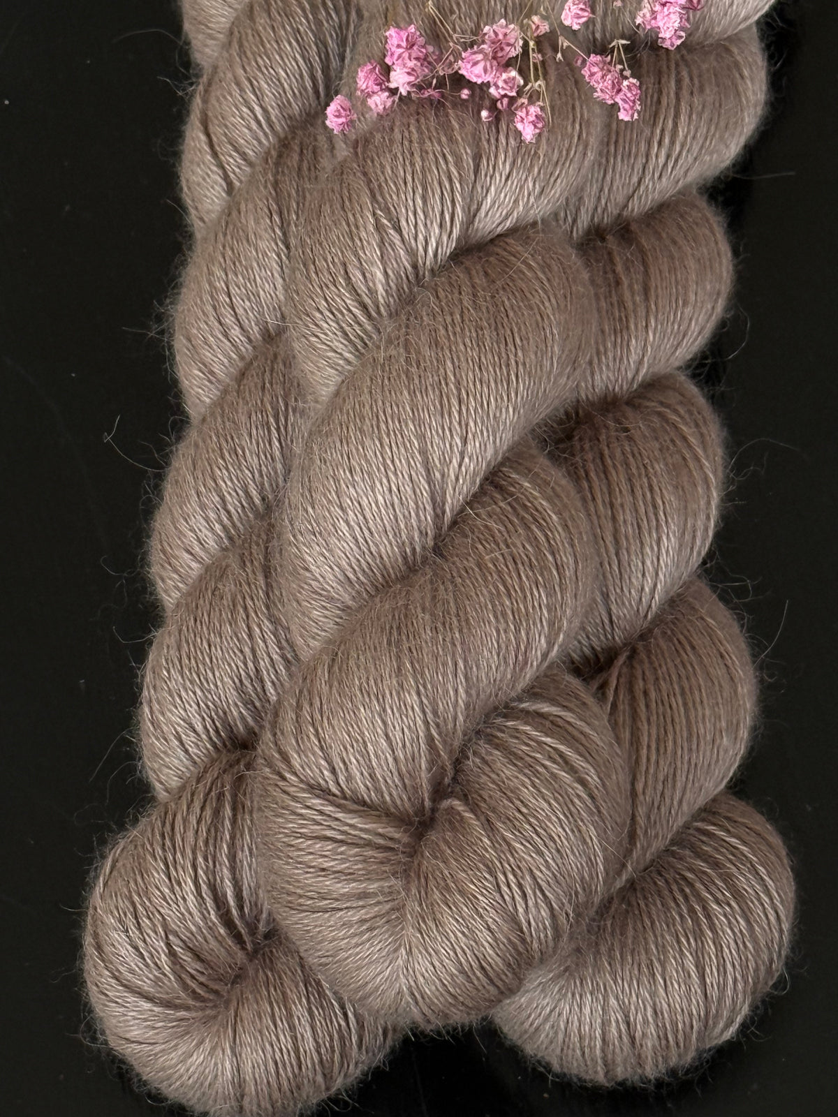 Laine de luxe alpaga cachemire et soie fingering marron clair France Wooliette