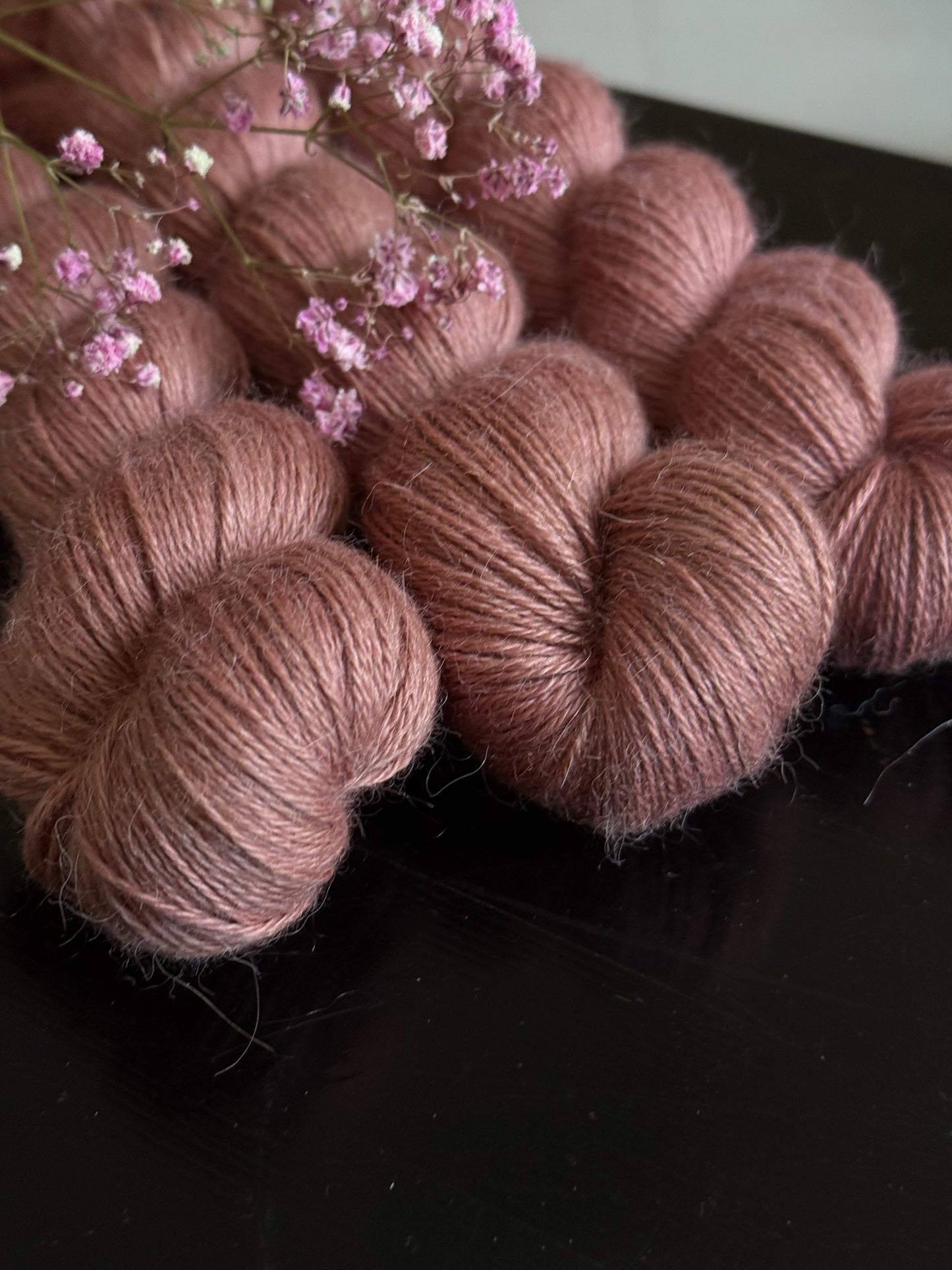 Écheveau laine alpaga soie cachemire fingering Brume de Châtaigne 100g 400m brun cannelle Wooliette
