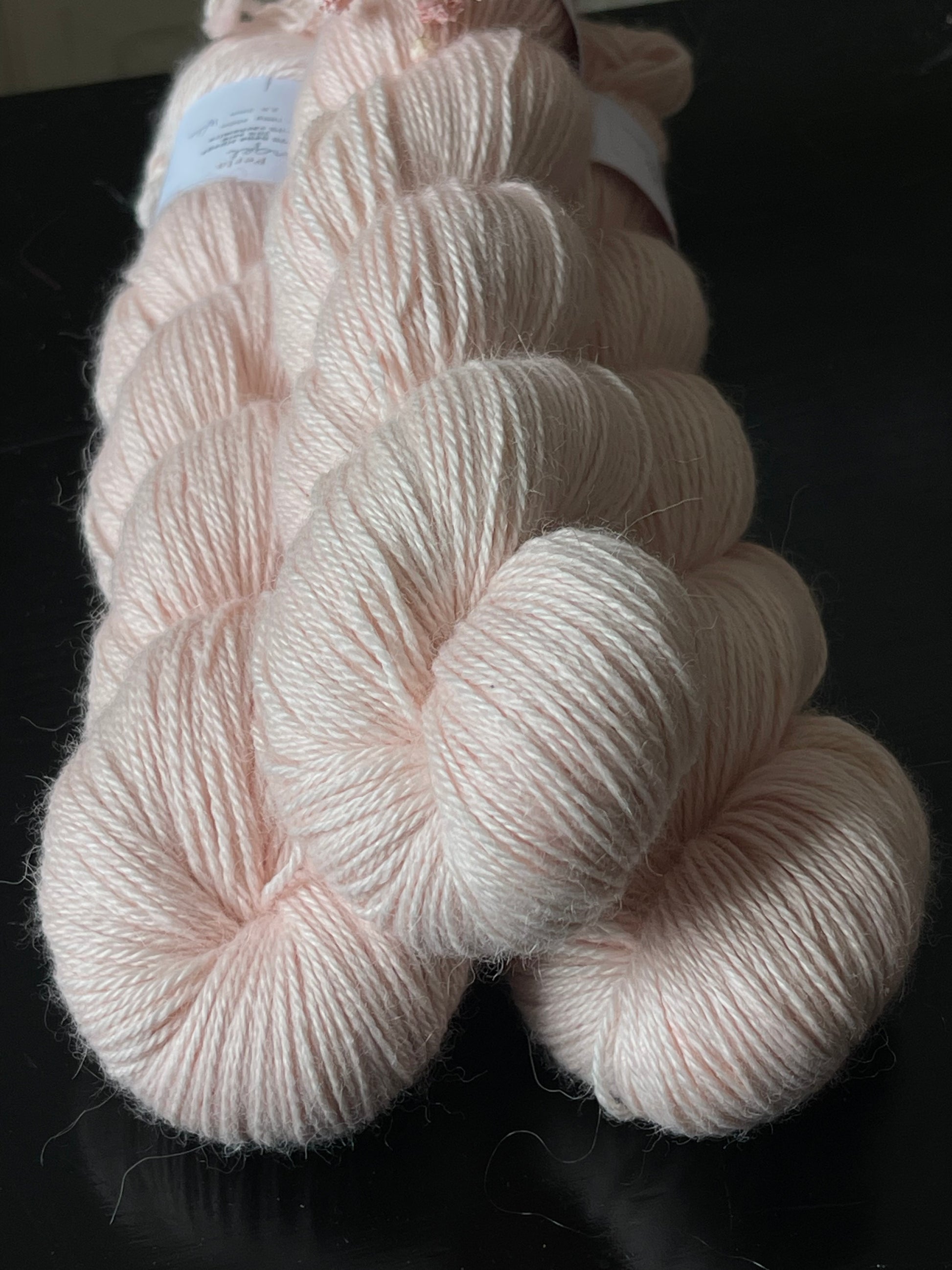 Laine de luxe alpaga cachemire et soie fingering rose pâle France Wooliette