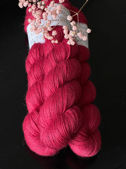 Écheveau laine alpaga soie cachemire fingering Burlesque 100g 400m rouge cerise grenat Wooliette