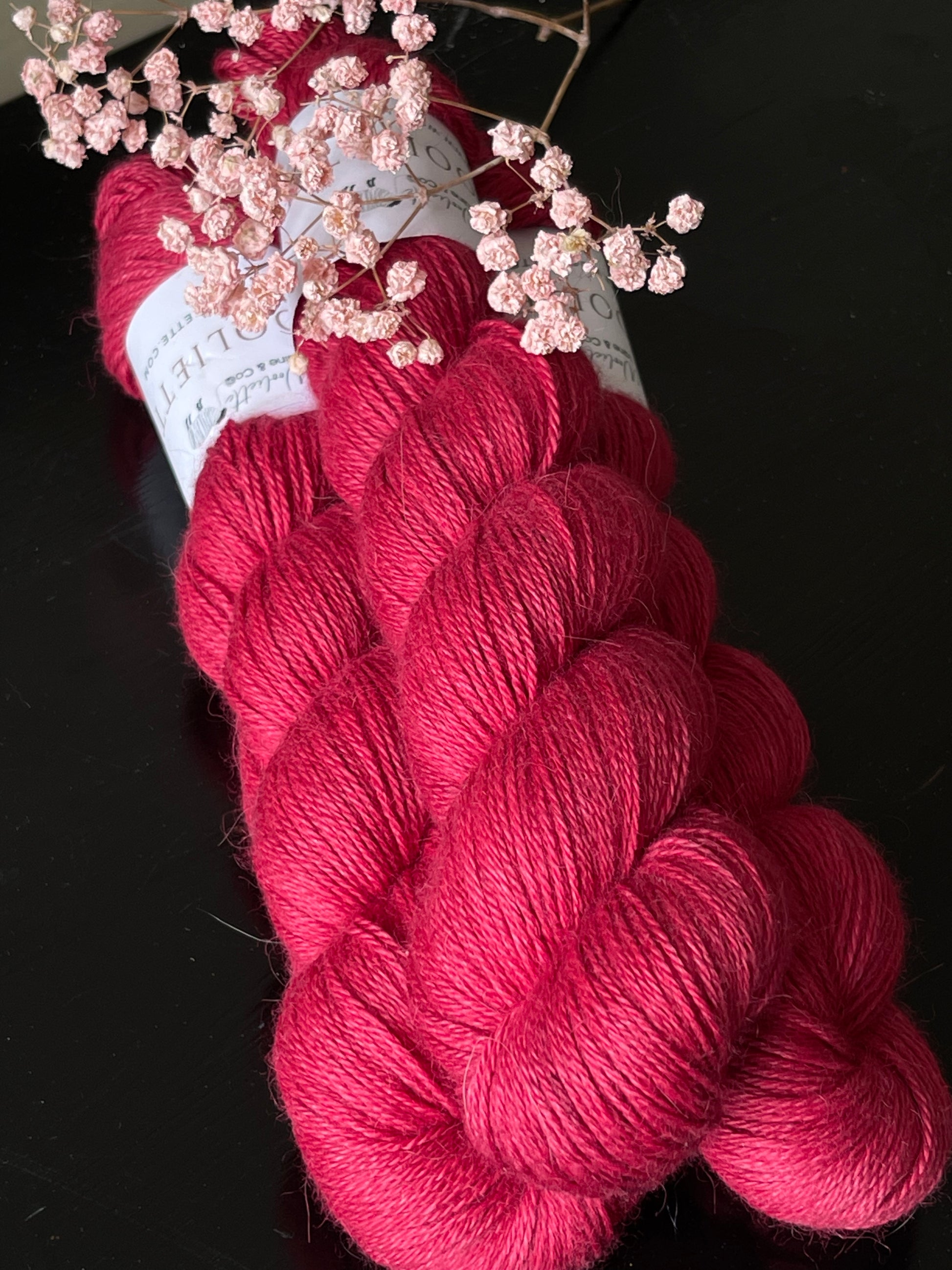 Laine de luxe alpaga cachemire et soie fingering rouge cerise France Wooliette