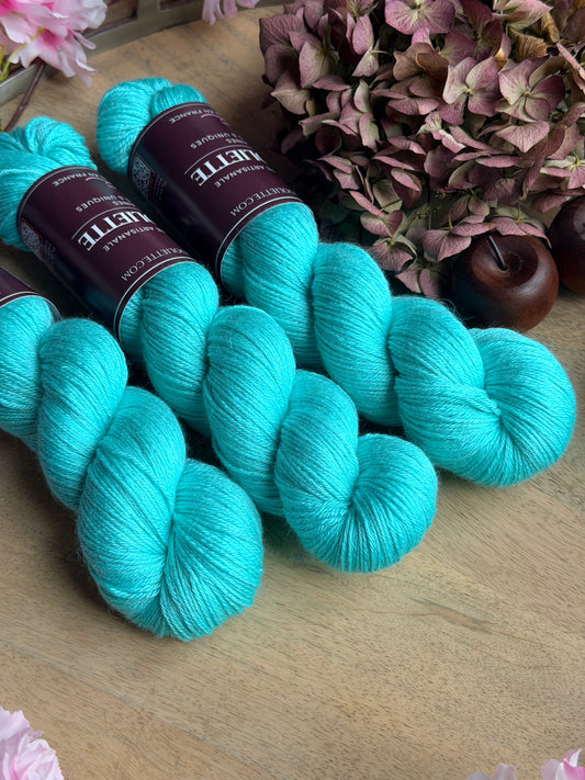 Laine Ornella Fingering BFL et soie Bora Bora turquoise teinte main Wooliette