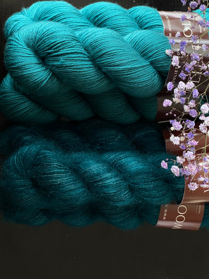 Détail texture laine Cybele mérinos nylon coloris bleu vert profond Brocéliande Wooliette
