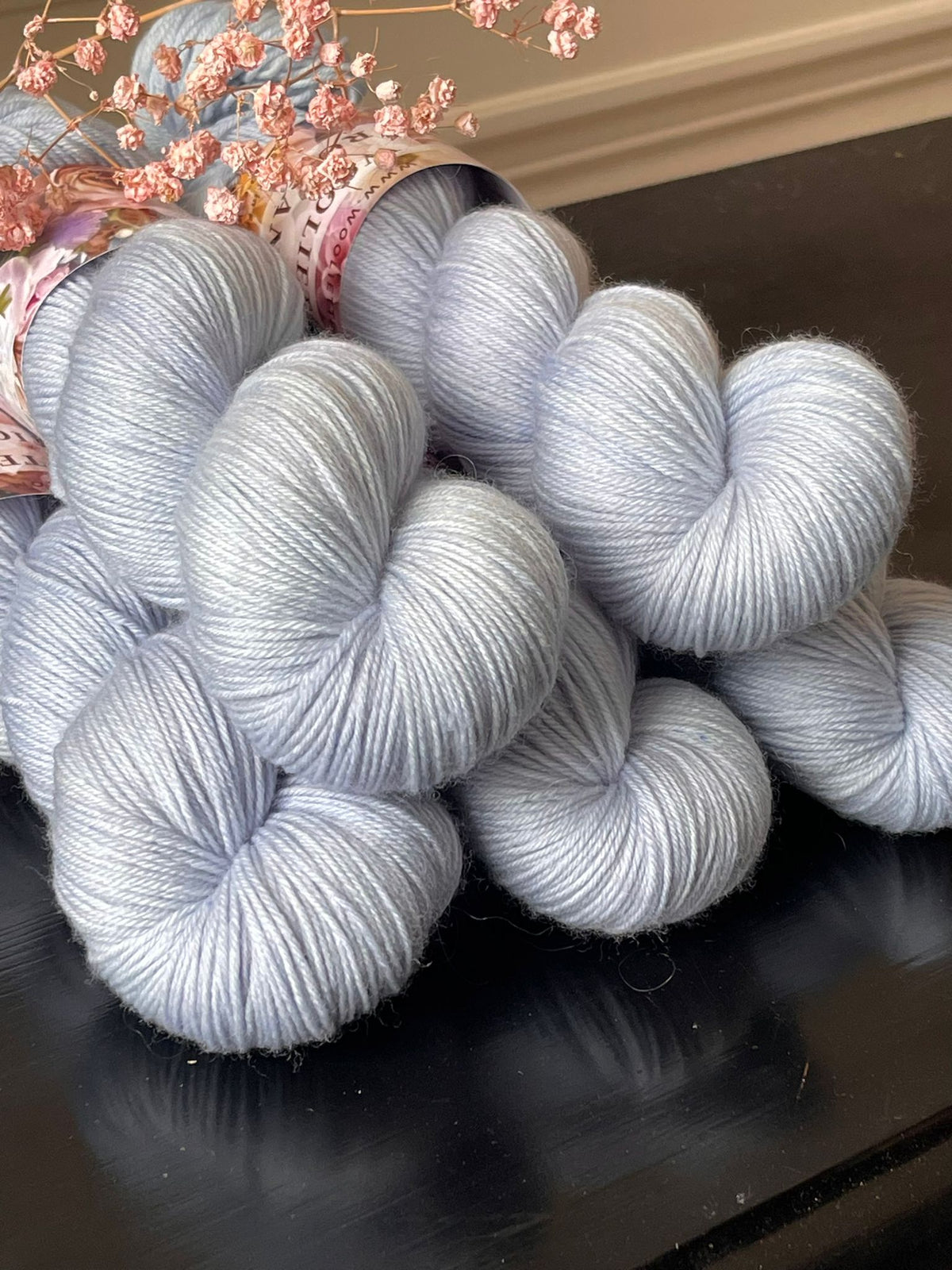 Écheveau laine mérinos nylon fingering Muse 100g 400m bleu ciel givré Wooliette
