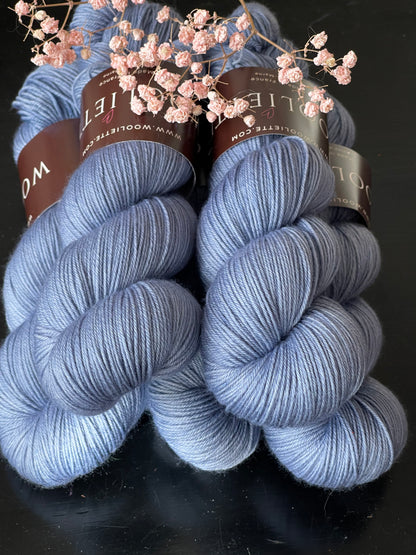 Laine à chaussettes artisanale bleu jean mérinos nylon fingering France Wooliette