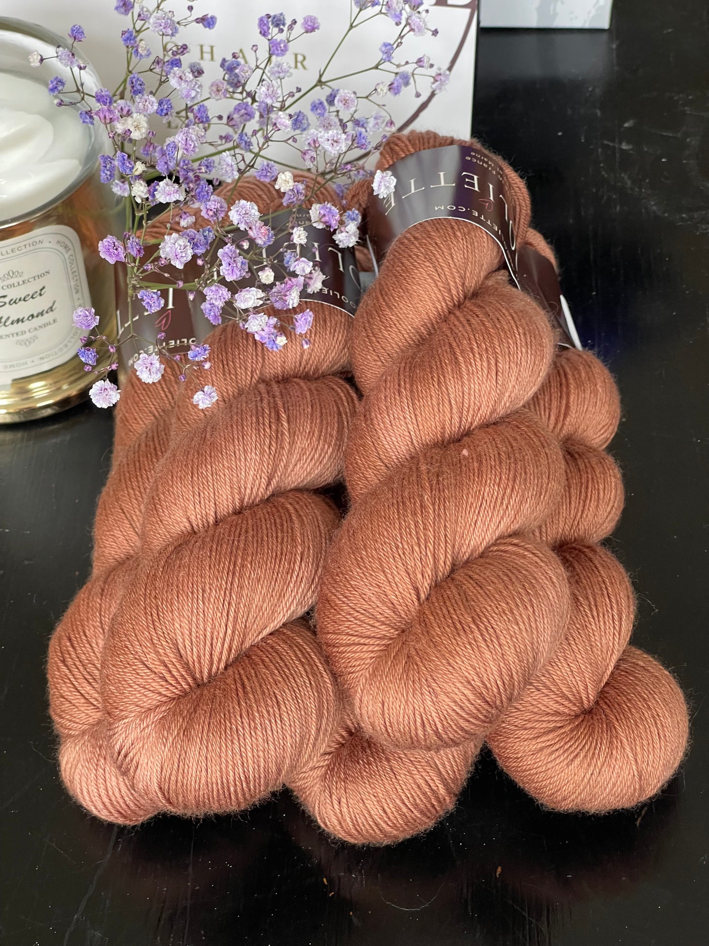Écheveau laine mérinos nylon fingering Brume de Châtaigne 100g 400m brun cannelle cuivré Wooliette