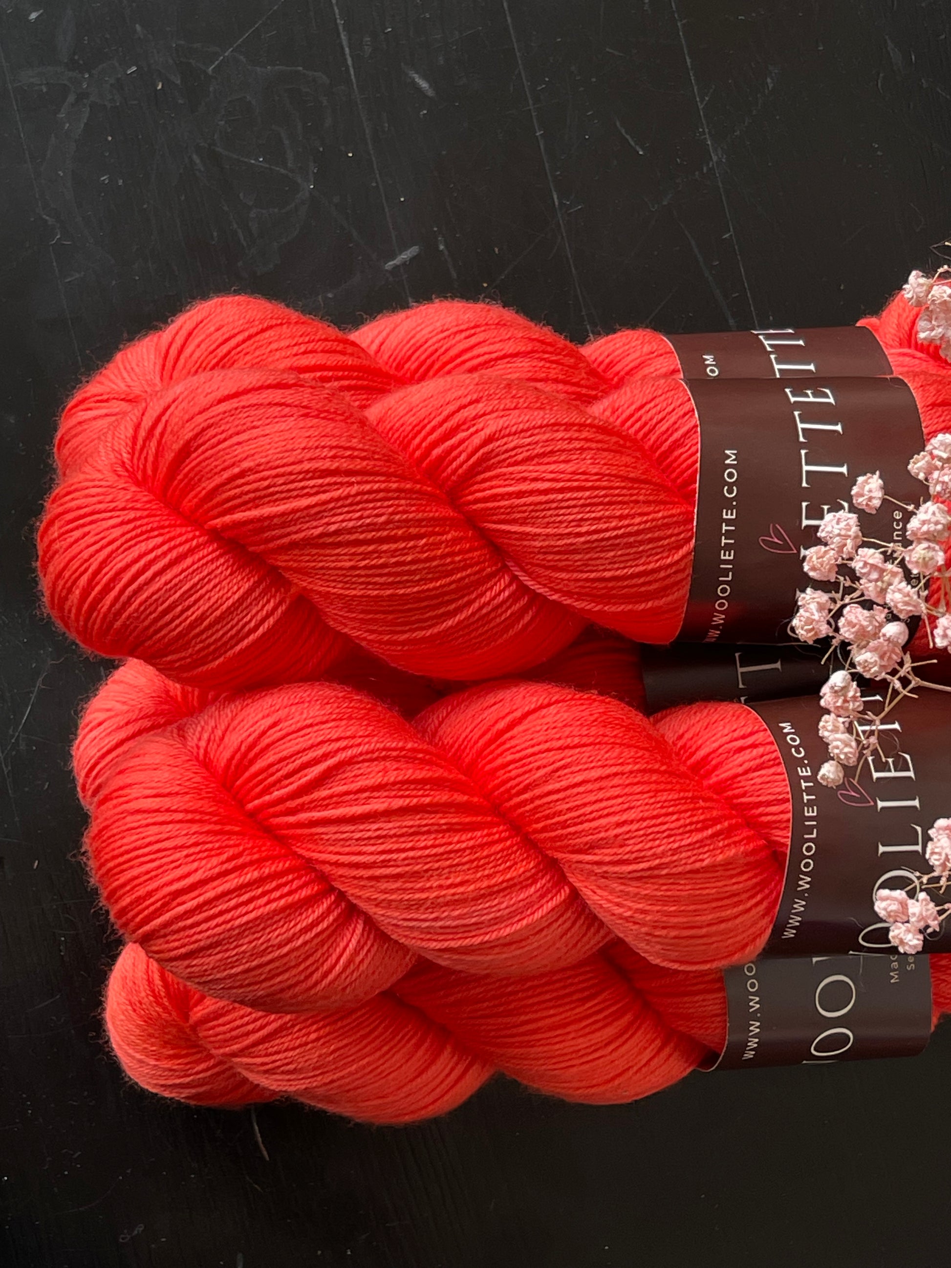 Détail texture laine Cybele mérinos nylon coloris corail orangé Famosa Wooliette