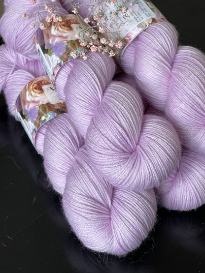 Écheveau laine mérinos nylon fingering Biche 100g 400m lilas poudré Wooliette