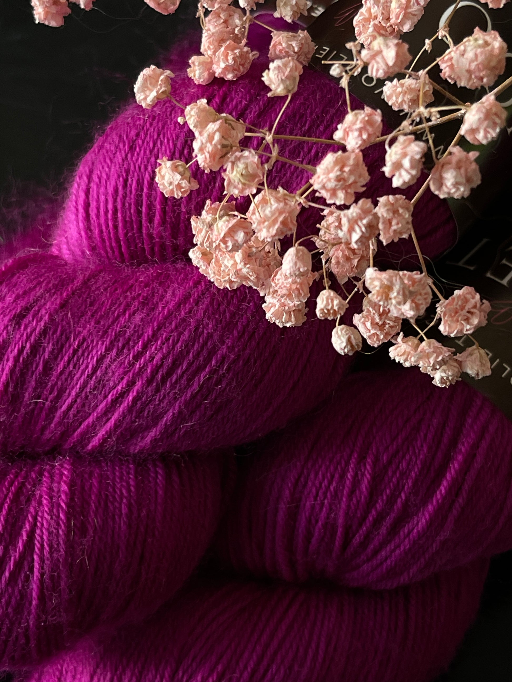 Écheveau laine mérinos nylon fingering Barroco 100g 400m magenta pourpre Wooliette