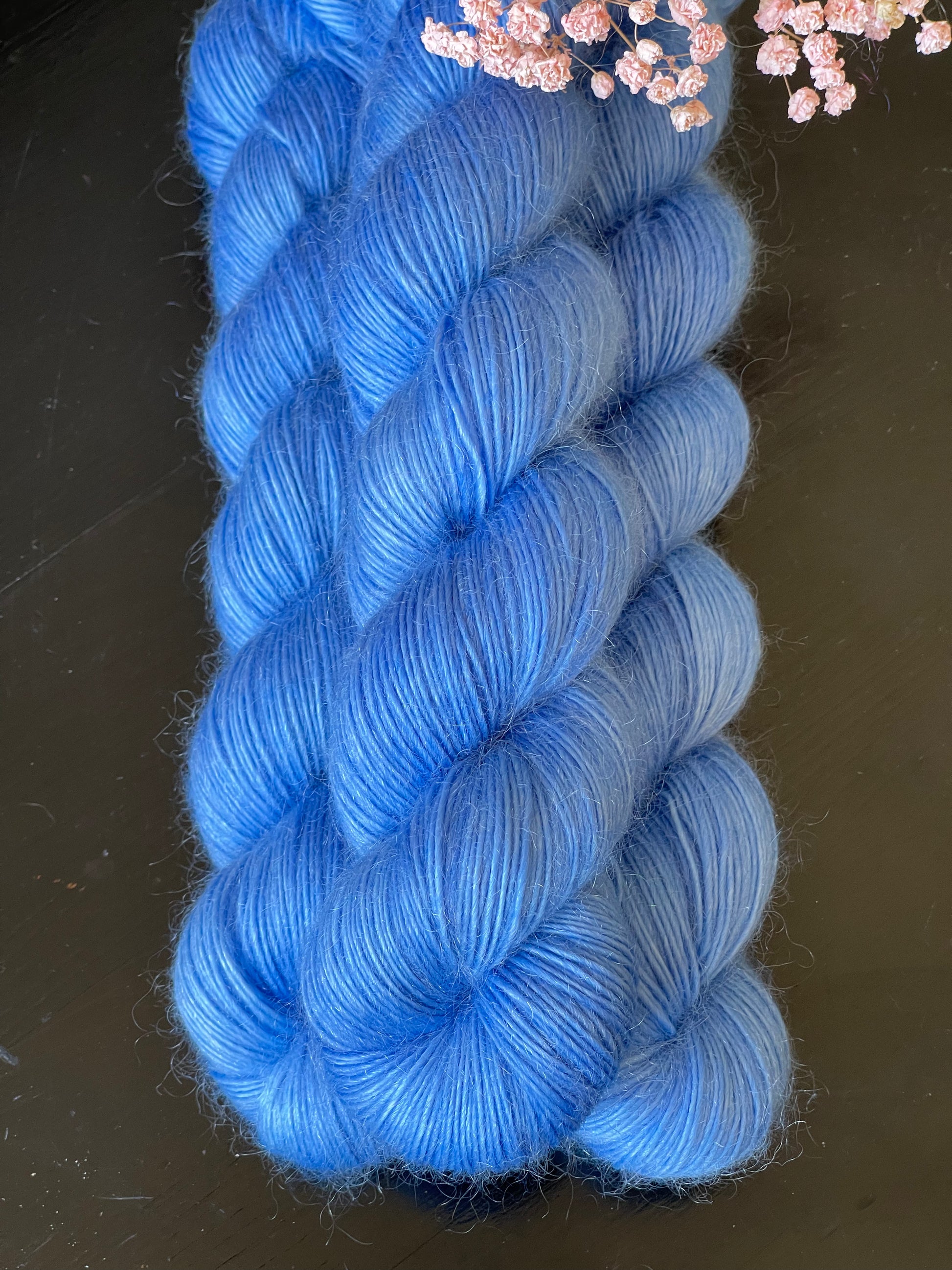 Écheveau laine single mérinos mohair fingering Stellaire 100g 400m bleu roi cobalt Wooliette