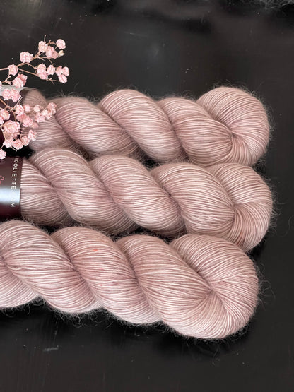Laine Bellezza Fingering mérinos kid mohair Mars et Vénus bois rosé teinte main Wooliette