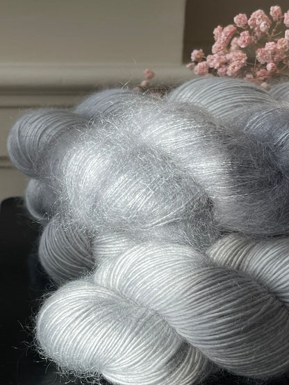 Écheveau laine single mérinos mohair fingering Tourterelle 100g 400m gris doux bleuté Wooliette