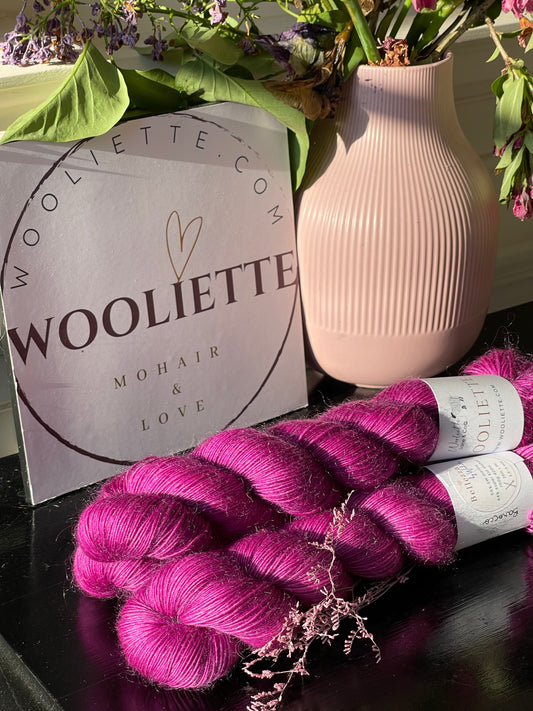 Laine Bellezza Fingering mérinos kid mohair Barocco magenta profond teinte main Wooliette