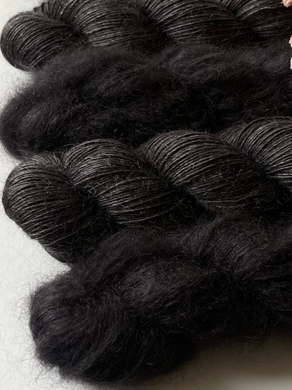 Laine artisanale noire mérinos et mohair fingering France Wooliette