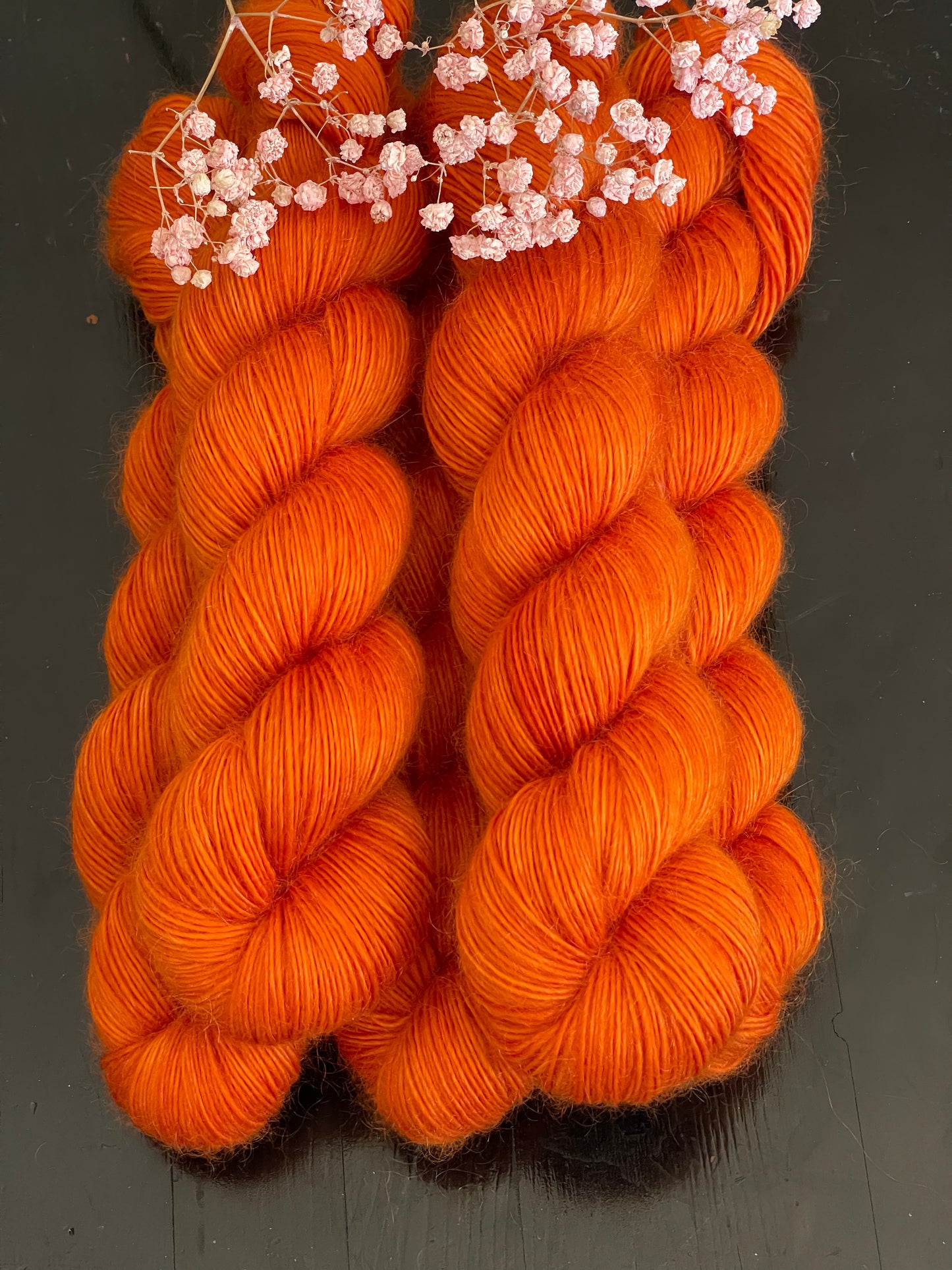 Détail texture laine Bellezza mérinos kid mohair coloris orange terre brûlée Spicy Wooliette